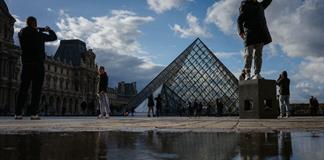 Una vigilante del Louvre recuerda un ruido enorme durante el robo Una vigilante del Louvre recuerda un ruido enorme durante el robo