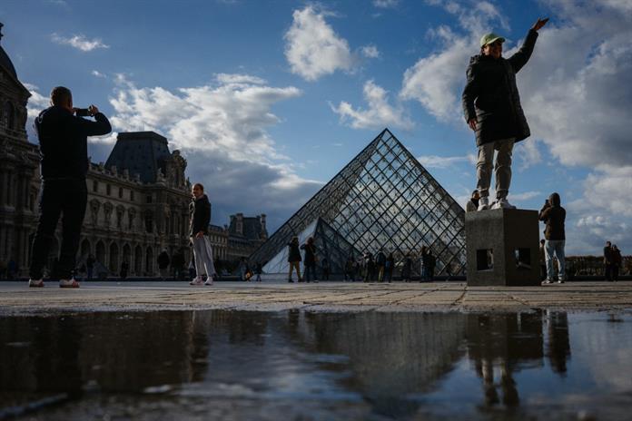 Una vigilante del Louvre recuerda un ruido enorme durante el robo Una vigilante del Louvre recuerda un ruido enorme durante el robo
