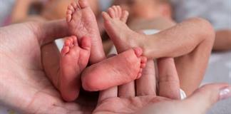 Mamás lesbianas pudieron registrar a sus gemelos en el Registro Civil de El Salto