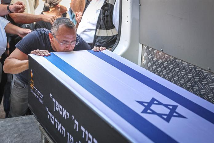 Familiares de rehenes israelíes exigen la devolución de todos los cuerpos antes de ampliar la tregua en Gaza Familiares de rehenes israelíes exigen la devolución de todos los cuerpos antes de ampliar la tregua en Gaza