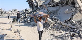 Una abuela devuelve un poco de vida al día a día en Ciudad de Gaza, en ruinas