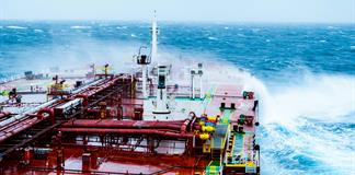 Decenas de petroleros de la flota fantasma rusa identificados cada semana en el golfo de Finlandia