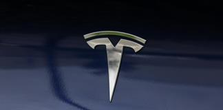 Tesla avisa que Musk podría irse si no se le concede un billón de dólares en acciones