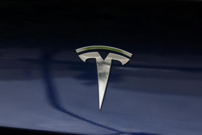 Tesla avisa que Musk podría irse si no se le concede un billón de dólares en acciones Tesla avisa que Musk podría irse si no se le concede un billón de dólares en acciones