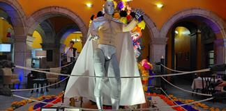 Dedican altar de muertos al Santo, el enmascarado de plata Dedican altar de muertos al Santo, el enmascarado de plata