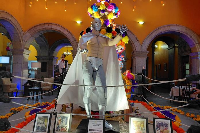 Dedican altar de muertos al Santo, el enmascarado de plata Dedican altar de muertos al Santo, el enmascarado de plata