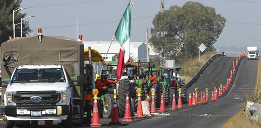 México llama al diálogo a agricultores en medio de amplios bloqueos por precio del maíz