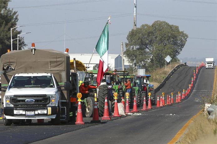 México llama al diálogo a agricultores en medio de amplios bloqueos por precio del maíz México llama al diálogo a agricultores en medio de amplios bloqueos por precio del maíz