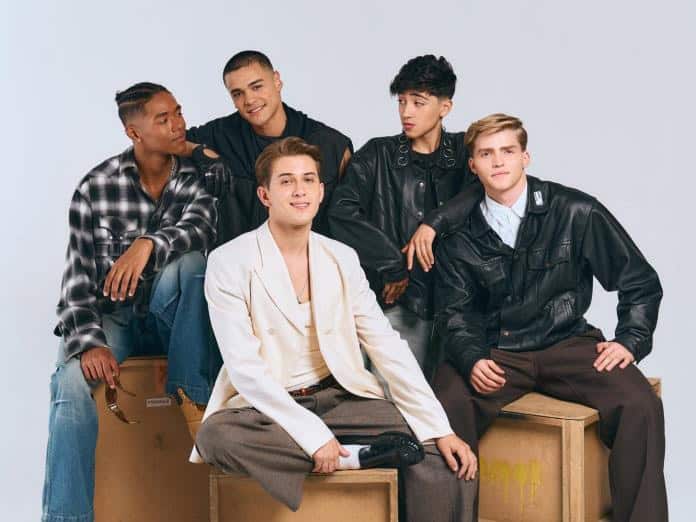 Santos Bravos, la primera boy band latina hecha con la metodología K-pop Santos Bravos, la primera boy band latina hecha con la metodología K-pop