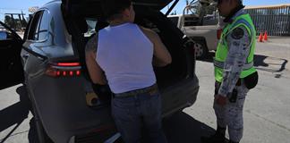 Padre e hijo son acusados de traficar más de 300 armas y municiones de EE.UU. a México