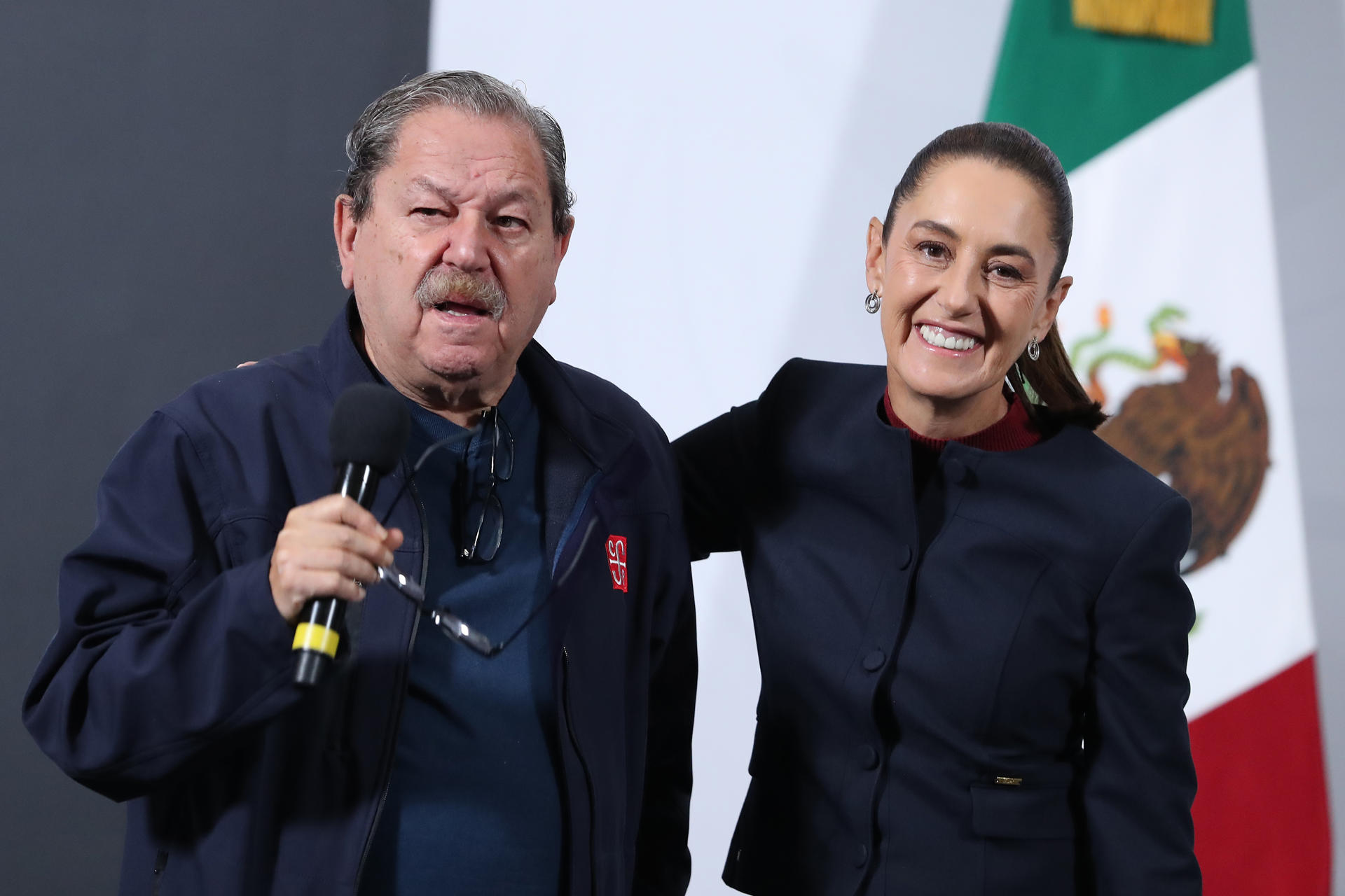 Escritoras y feministas mexicanas exigen la renuncia de Taibo II con horribles poemas Escritoras y feministas mexicanas exigen la renuncia de Taibo II con horribles poemas