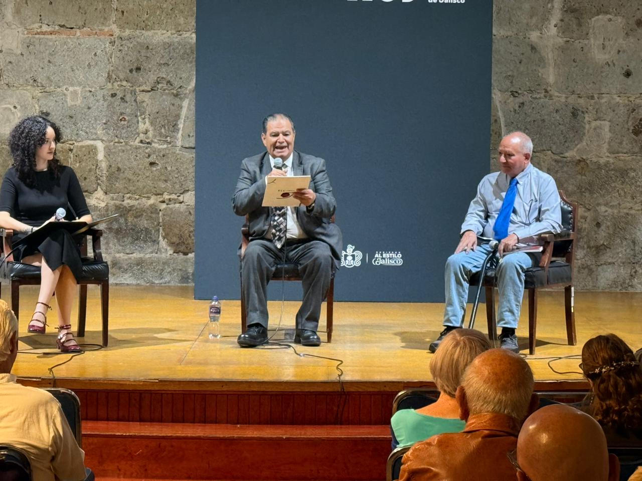 Héctor Monteón plasma en un libro la historia de Casa Teatro El Caminante Héctor Monteón plasma en un libro la historia de Casa Teatro El Caminante