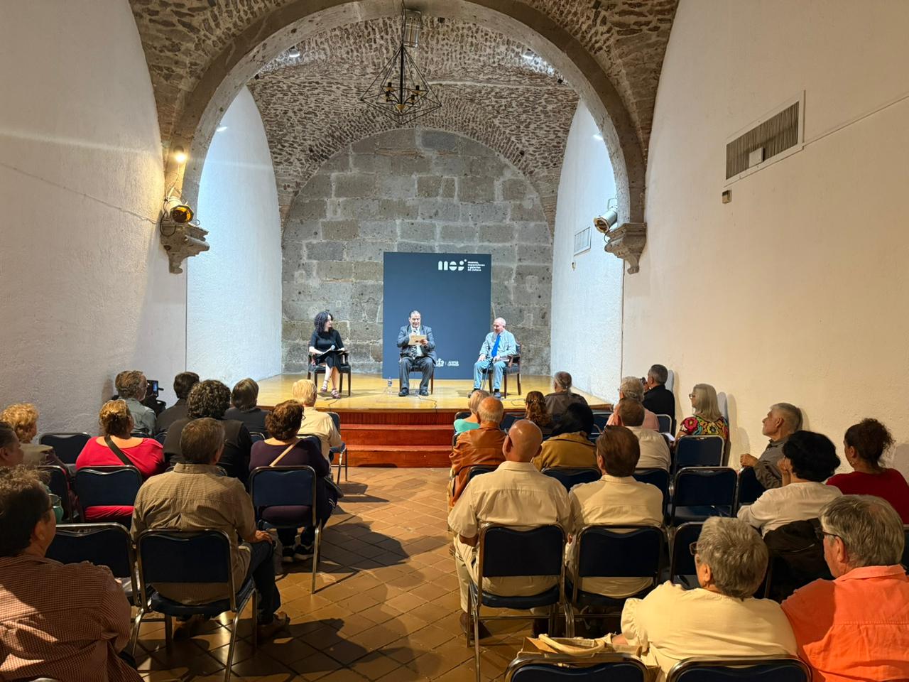 Héctor Monteón plasma en un libro la historia de Casa Teatro El Caminante Héctor Monteón plasma en un libro la historia de Casa Teatro El Caminante