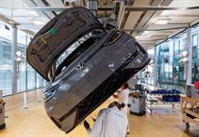 La crisis del coche eléctrico y los aranceles hunden las ganancias de Volkswagen La crisis del coche eléctrico y los aranceles hunden las ganancias de Volkswagen