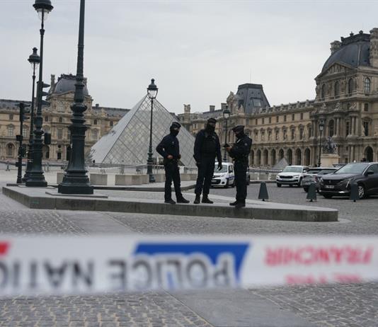 El museo del Louvre instalará dispositivos antiintrusión antes de fin de año