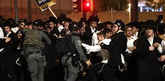 Masiva protesta de judíos ultraortodoxos en Jerusalén por la exención del servicio militar Masiva protesta de judíos ultraortodoxos en Jerusalén por la exención del servicio militar