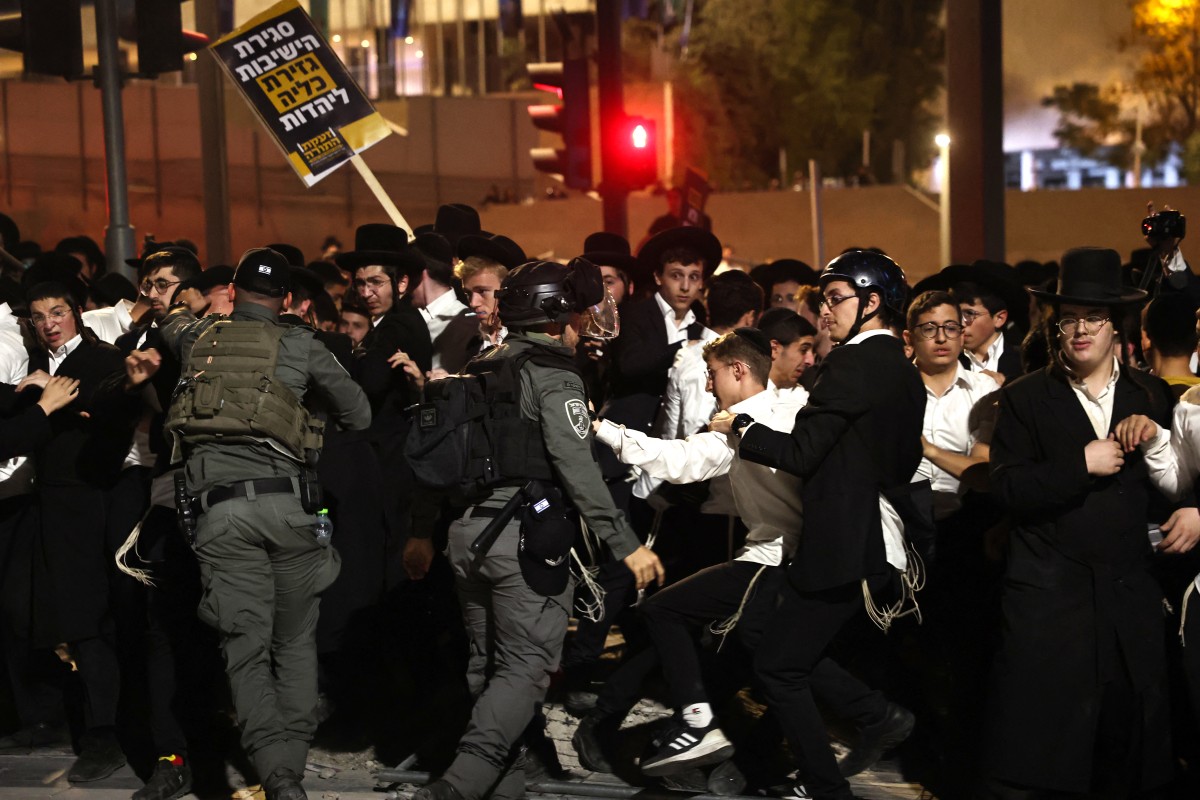 Masiva protesta de judíos ultraortodoxos en Jerusalén por la exención del servicio militar