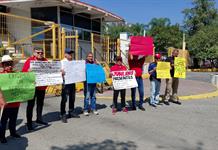 Jubilados de Pemex toman instalaciones en Zapopan por falta de medicamentos y atención médica