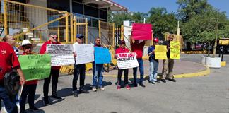 Jubilados de Pemex toman instalaciones en Zapopan por falta de medicamentos y atención médica