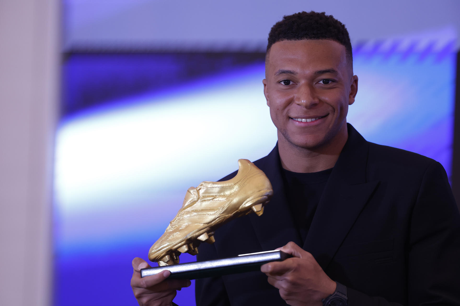 Mbappé recibe la Bota de Oro: Es imposible ganar este premio sin el equipo