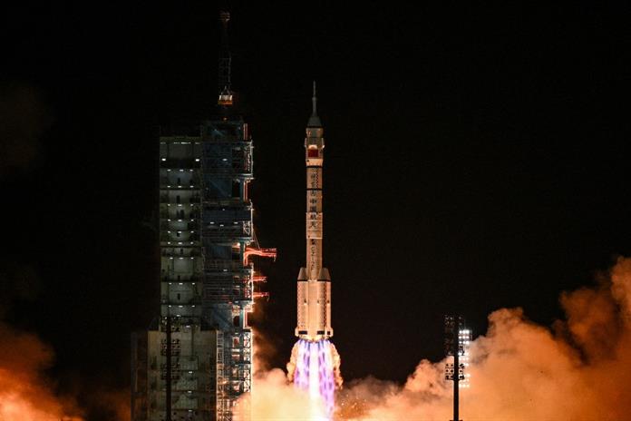 China envía a su más joven astronauta al espacio China envía a su más joven astronauta al espacio