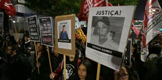 Tras el sangriento operativo, la ira toma la calle en una favela de Rio