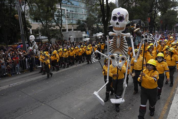 México celebra un desfile de Día de Muertos cada vez más internacional México celebra un desfile de Día de Muertos cada vez más internacional