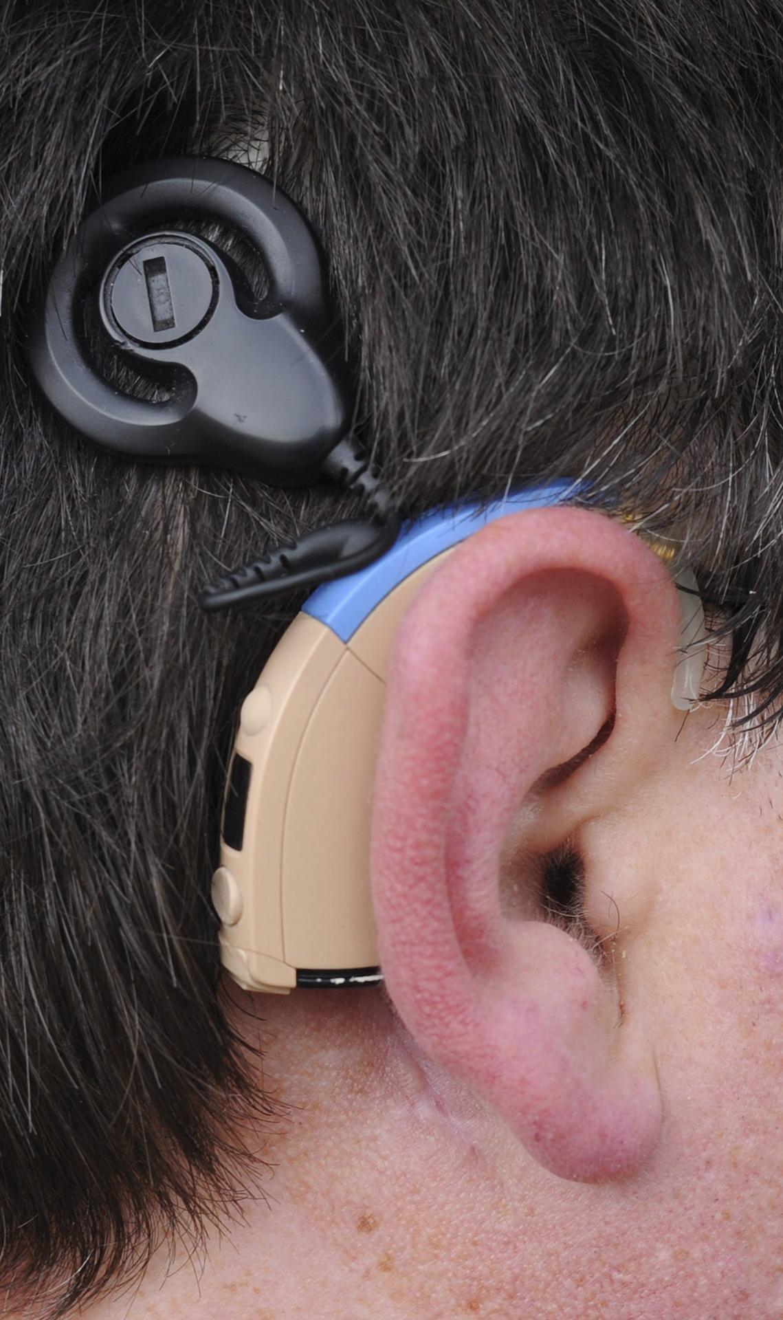 Una campaña en México busca combatir el estigma que rodea a los auxiliares auditivos