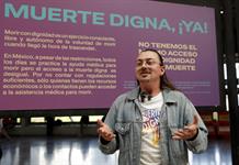 La lucha por la legalización de la eutanasia en México resuena en el metro de la capital
