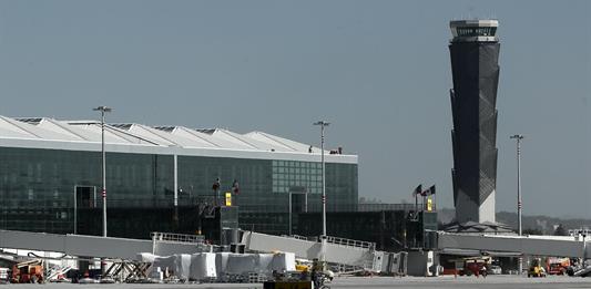 La cancelación de vuelos de EEUU, un golpe directo al aeropuerto insignia de López Obrador