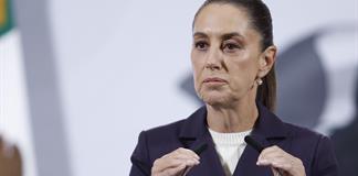 Sheinbaum es acosada por un hombre durante un recorrido a pie en Ciudad de México Sheinbaum es acosada por un hombre durante un recorrido a pie en Ciudad de México