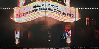 Un mafioso Rauw Alejandro convierte a Ciudad de México en Broadway