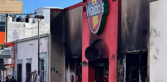 Gobernador llama a expertos mexicanos para investigación de incendio en tienda en Sonora