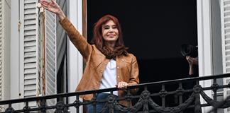 Kirchner se enfrenta al mayor juicio por corrupción en la historia de Argentina