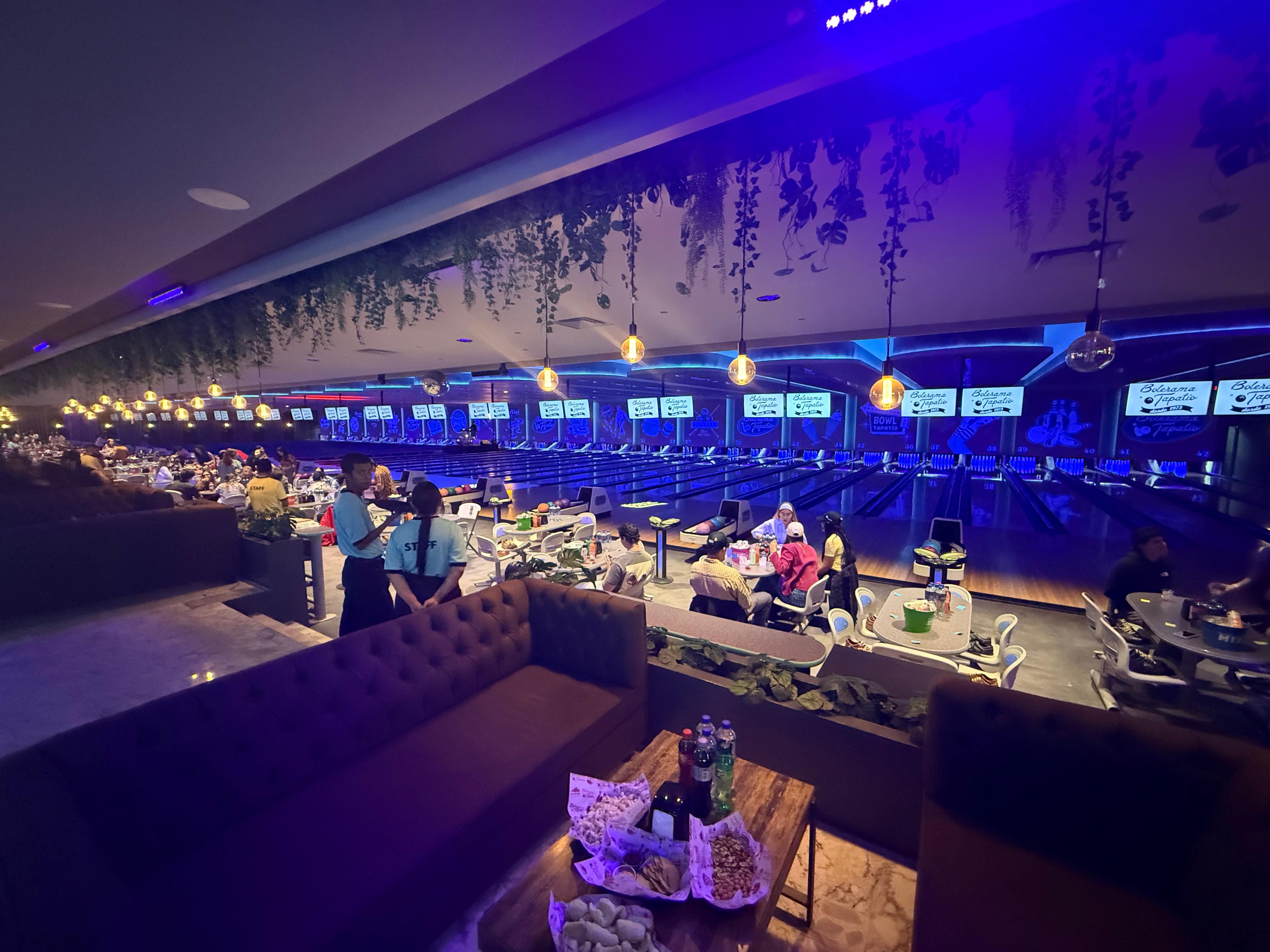 Invitados estrenan las instalaciones del renovado Bolerama Tapatío antes de su reapertura al público Invitados estrenan las instalaciones del renovado Bolerama Tapatío antes de su reapertura al público