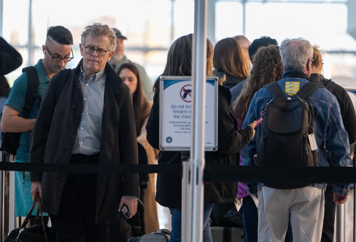 Cientos de vuelos cancelados en EEUU por cierre gubernamental Cientos de vuelos cancelados en EEUU por cierre gubernamental