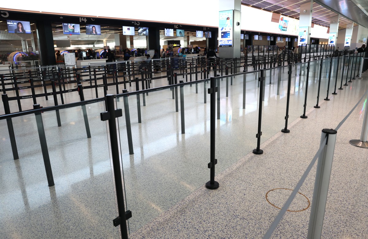 Cientos de vuelos cancelados en EEUU por cierre gubernamental Cientos de vuelos cancelados en EEUU por cierre gubernamental