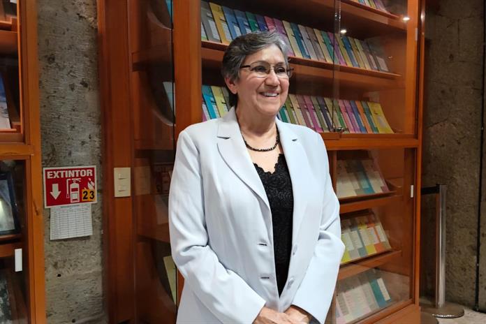 Por su trayectoria y aportes como historiadora, Angélica Peregrina recibe la Presea Alfonso de Alba Por su trayectoria y aportes como historiadora, Angélica Peregrina recibe la Presea Alfonso de Alba