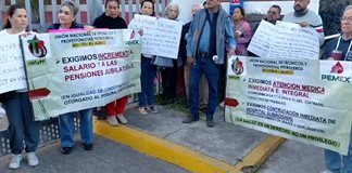 Jubilados de Pemex denuncian desabasto total de medicinas y exigen aumento salarial para personal de confianza Jubilados de Pemex denuncian desabasto total de medicinas y exigen aumento salarial para personal de confianza