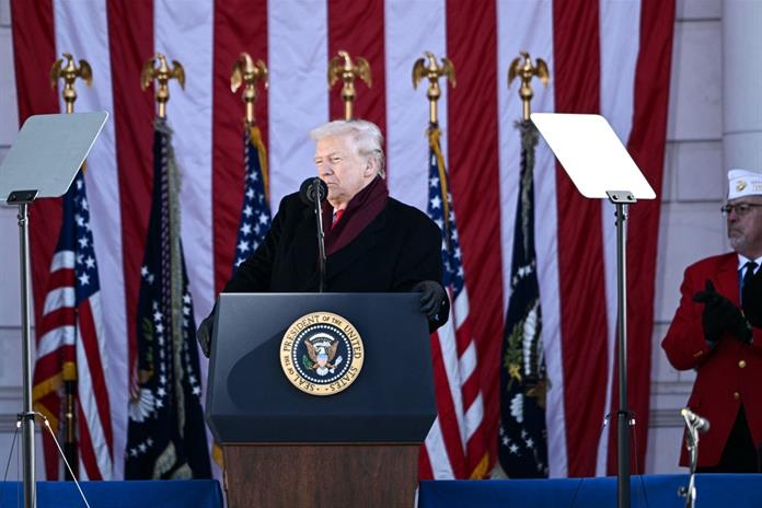 Trump reivindica una gran victoria por acuerdo para poner fin a cierre del gobierno