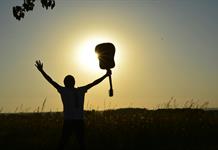 Cantante de música country hecho con IA se posiciona en la cima de listado Billboard