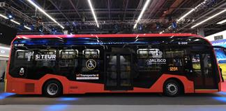 No es un tren. Gobierno de Jalisco presenta los camiones eléctricos de Línea 5