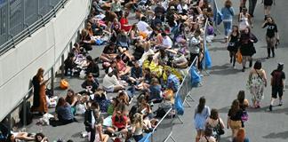 Dua Lipa, Coldplay y otros artistas exigen un tope al precio de reventa de entradas Dua Lipa, Coldplay y otros artistas exigen un tope al precio de reventa de entradas