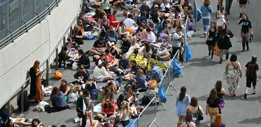 Dua Lipa, Coldplay y otros artistas exigen un tope al precio de reventa de entradas