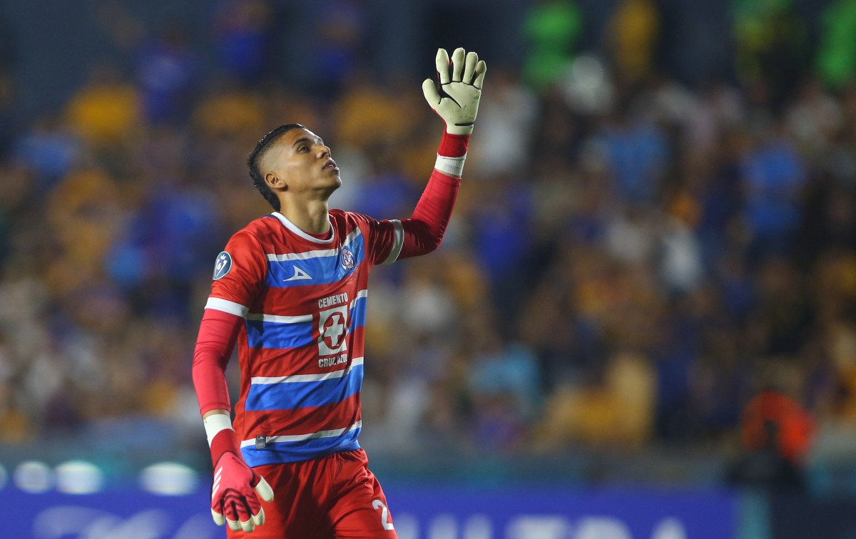 El Guadalajara de Milito recibe al Cruz Azul del uruguayo Fernández