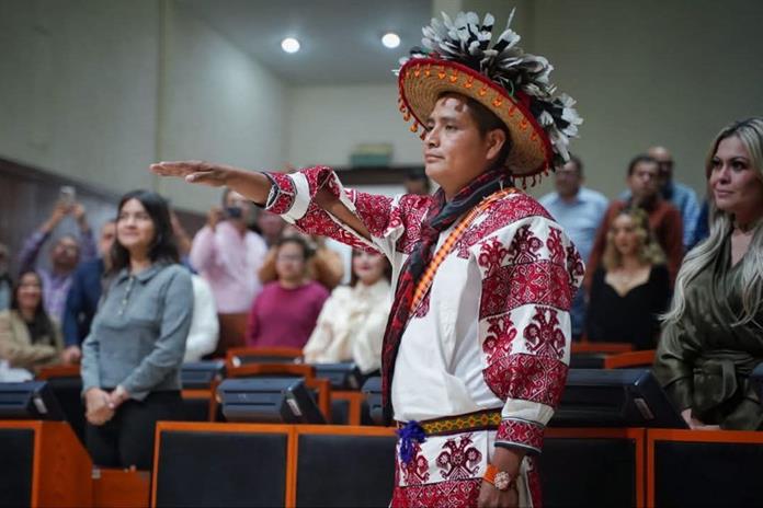 Laurencio Hernández Bautista asume como el primer diputado wixárika de Jalisco Laurencio Hernández Bautista asume como el primer diputado wixárika de Jalisco