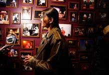 Ambiente de desesperación: humoristas inmigrantes satirizan la represión de Trump