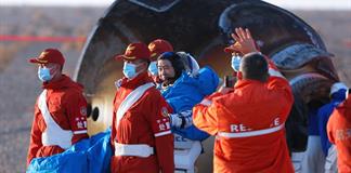 Vuelven a la Tierra tres astronautas chinos tras más de seis meses en el espacio Vuelven a la Tierra tres astronautas chinos tras más de seis meses en el espacio