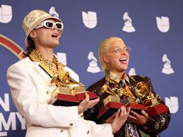 Ca7riel & Paco Amoroso fundirán sus primeros Grammy Latinos para hacerse una cadena Ca7riel & Paco Amoroso fundirán sus primeros Grammy Latinos para hacerse una cadena