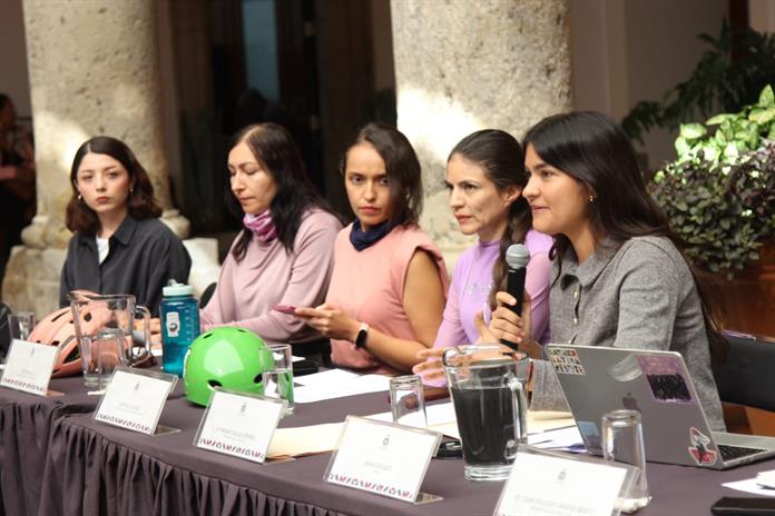Mujeres ciclistas piden que el C5 vigile las ciclovías y que cese la intimidación vial Mujeres ciclistas piden que el C5 vigile las ciclovías y que cese la intimidación vial